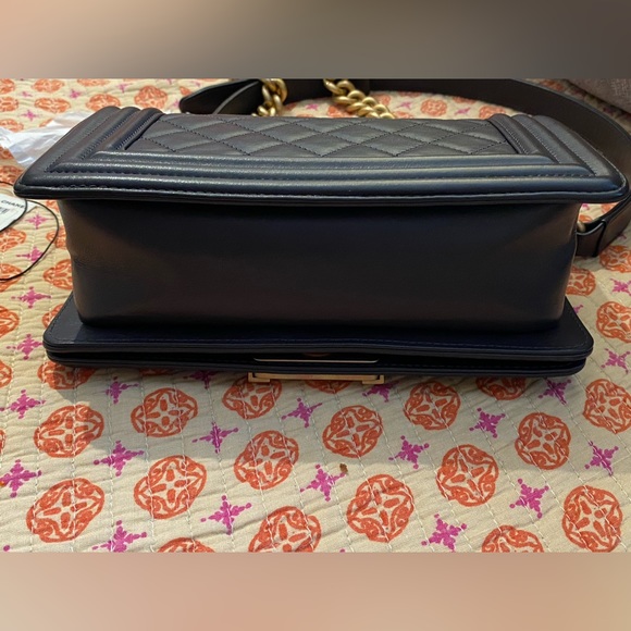 Chanel Classic Quilted Boy Bag Small Grey - Picture 7 of 14